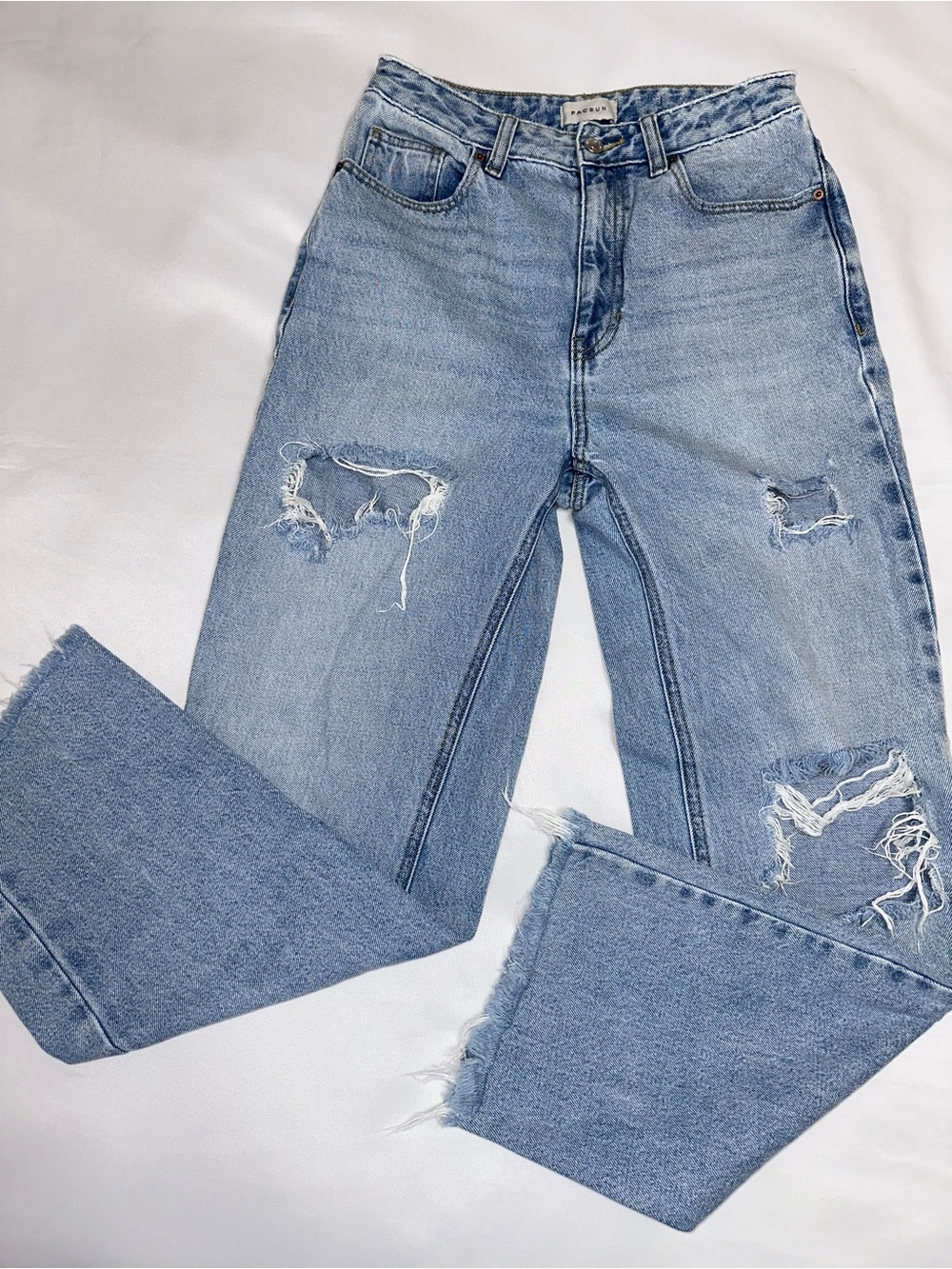 Pacsun 90’s Boyfriend Jeans Light Blue Distressed ladies size 27 high waist‎